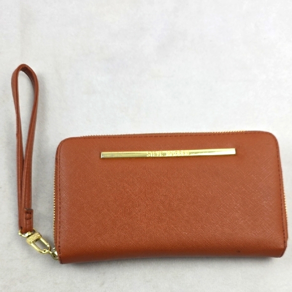 Steve Madden Handbags - Steve Madden Tan Wristlet Zip Wallet 16 Card Slots